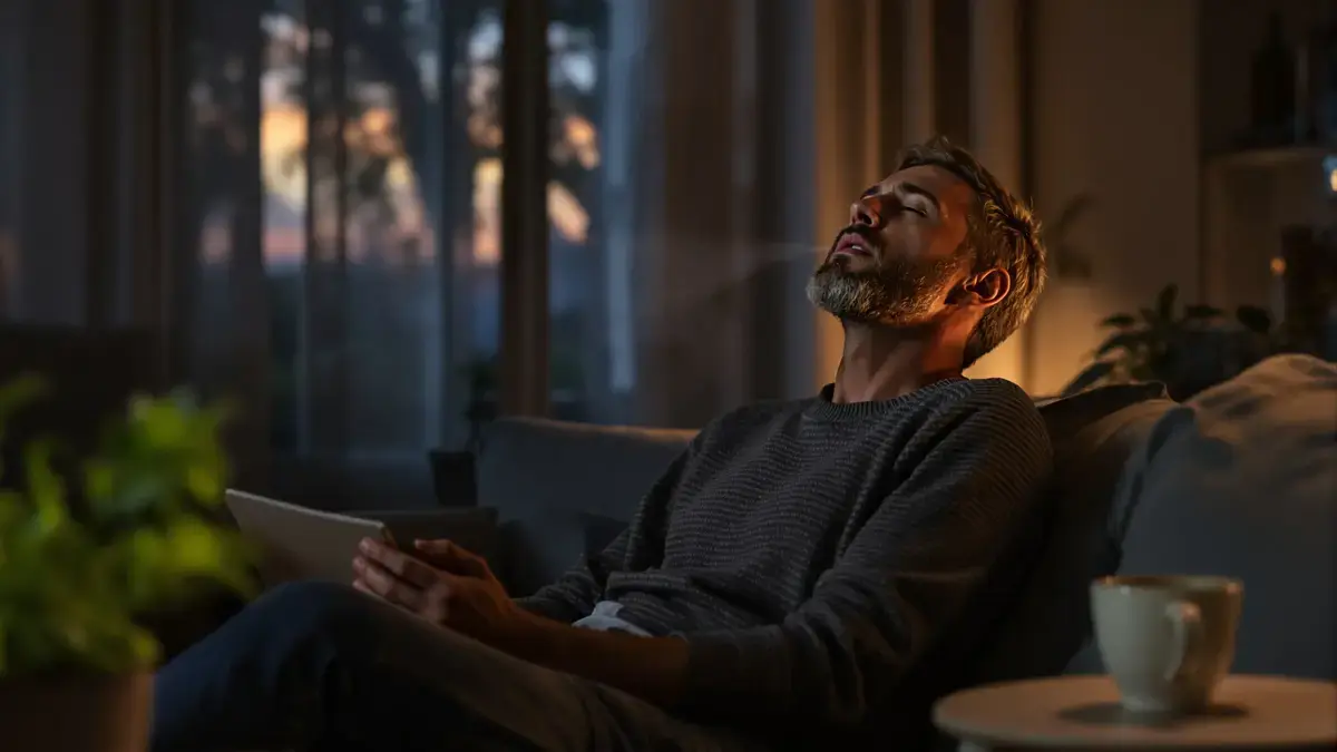 Waarom sommige mensen zich pas echt opgelucht voelen als de dag helemaal voorbij is